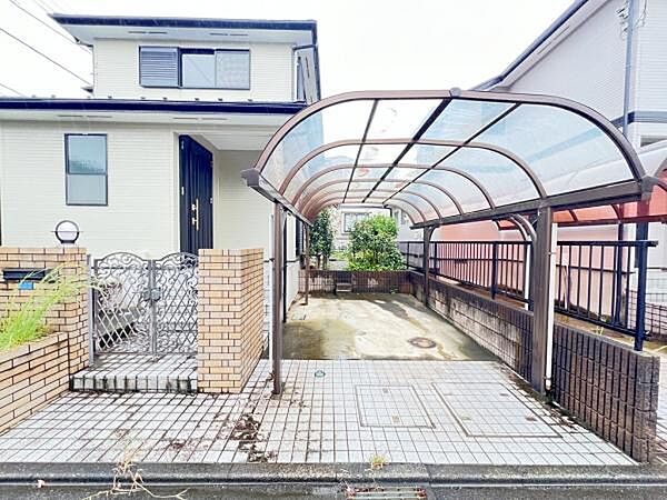 駐車場ももちろん完備しておりますのでお車所有の方にも心強いです。