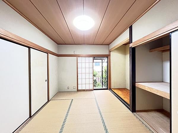 和室スペースです。畳のお部屋は寛げる空間ですね。