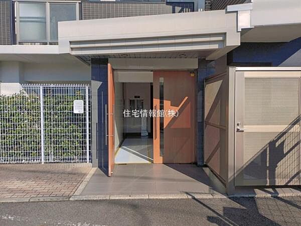 ゆったりとした印象のエントランスです。