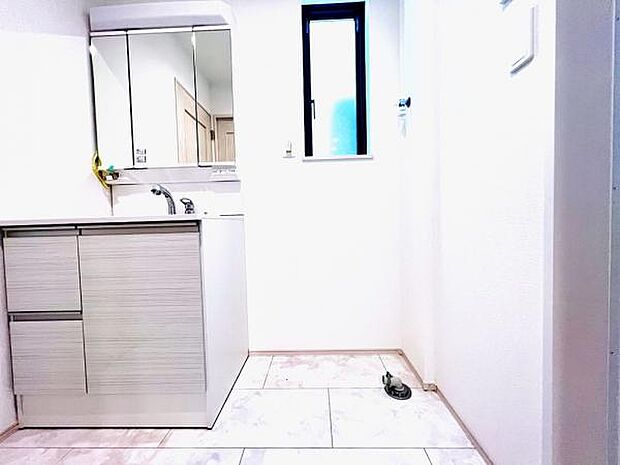 お天気を気にせずお洗濯ができ、室内干し可能です。