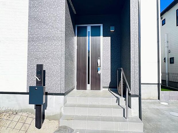 いつも気持ちよくご家族を迎えられる玄関です。
