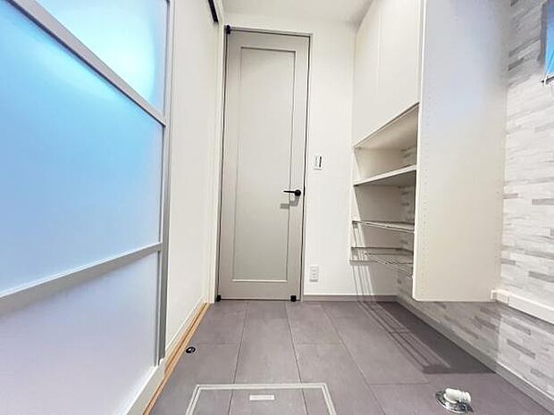 脱衣所は小さなお子様がいるご家庭にも重宝されます。