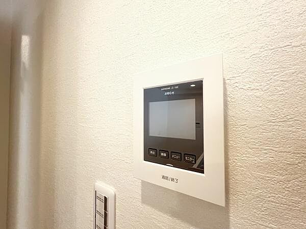 訪問者を確認できるTVモニター付きインターフォンです。