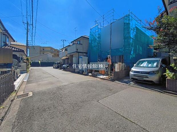 前面道路を含めた現地写真です。