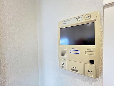 訪問者を確認できるTVモニター付きインターフォンです。