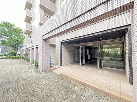 エントランスです。皆様やお客様をお出迎え致します。