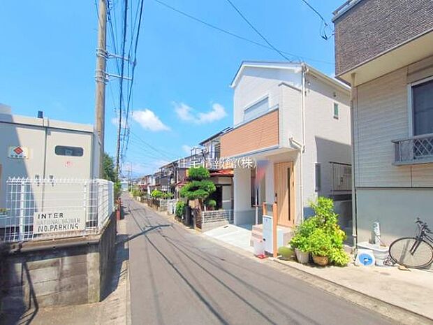 前面道路を含めた現地写真です。