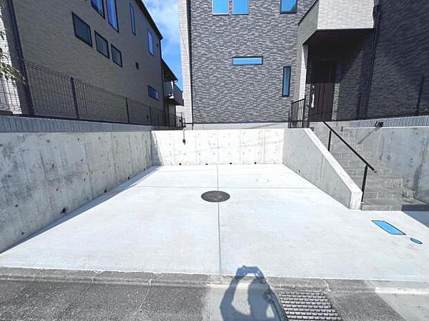 セカンドカーにも便利な駐車2台可能です。