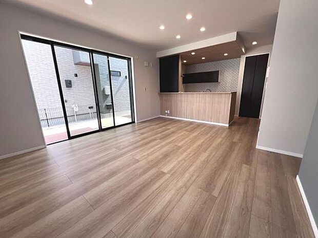 リビングダイニングになります。ご家族そろっての素敵な空間になりそうですね。