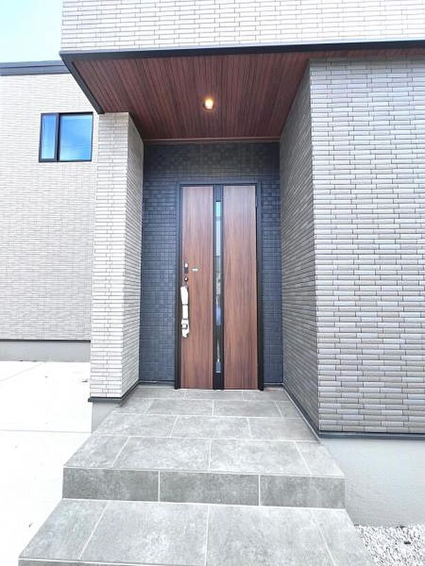 いつも気持ちよくご家族を迎えられる玄関です。