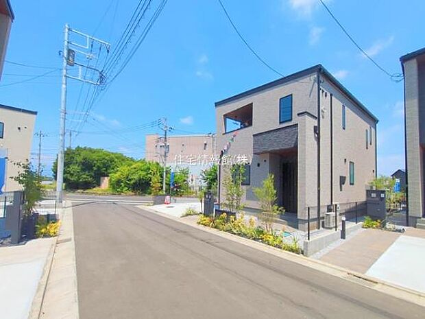 前面道路を含めた現地写真です。