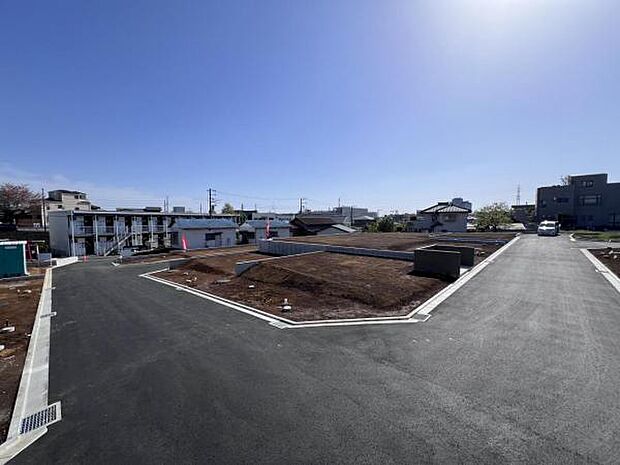 前面道路を含めた現地写真です。ぜひ周辺環境も併せてご覧ください。