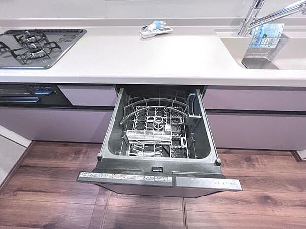 機能性に優れ食器洗乾燥機付のシステムキッチンで忙しい家事をサポートします。