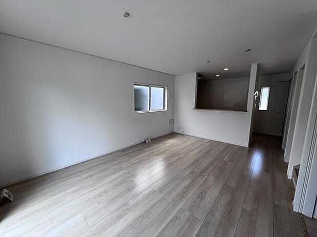 リビングダイニングになります。ご家族そろっての素敵な空間になりそうですね。