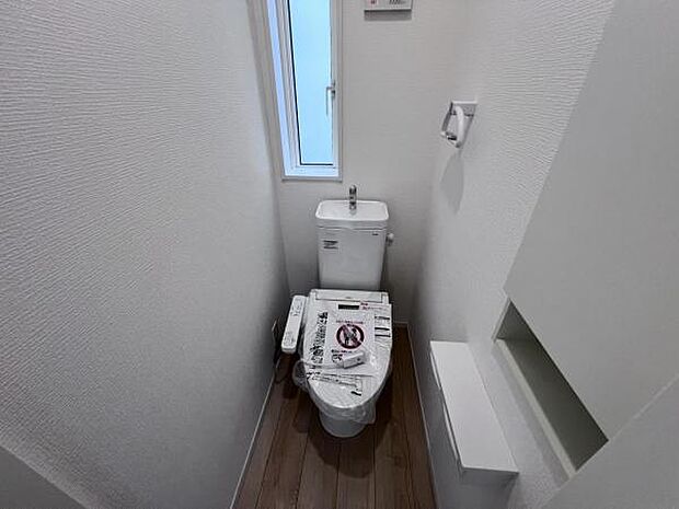 各階にトイレを設けており、ご家族が揃う時もゆとりをもってご利用いただけます。