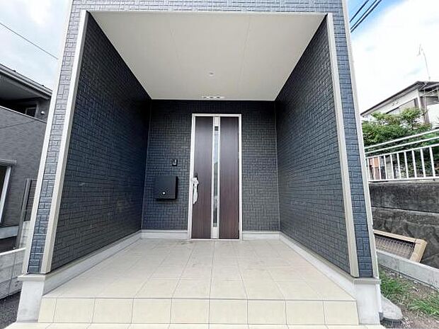 いつも気持ちよくご家族を迎えられる玄関です。