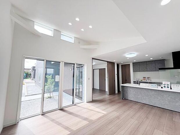 リビングダイニングになります。ご家族そろっての素敵な空間になりそうですね。