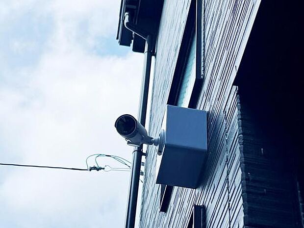 玄関には監視カメラがついていますので、防犯面も安心ですね