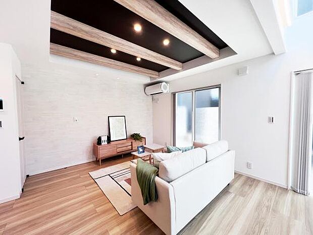 家族団らんの場所としてゆったりと居心地の良いリビングです。