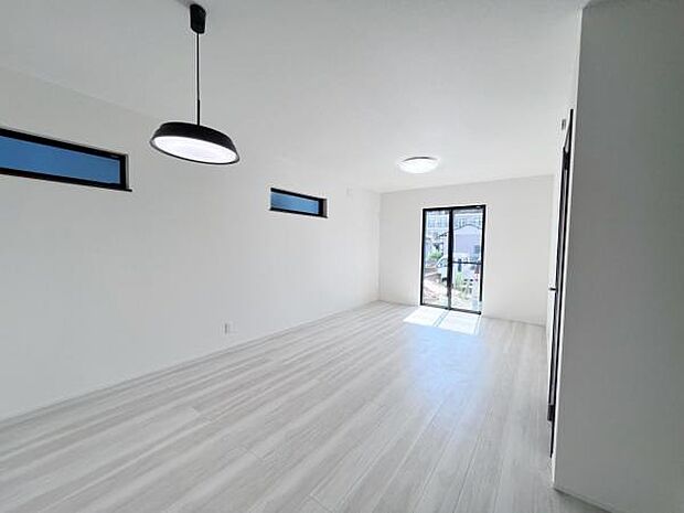 家族団らんの場所としてゆったりと居心地の良いリビングです。