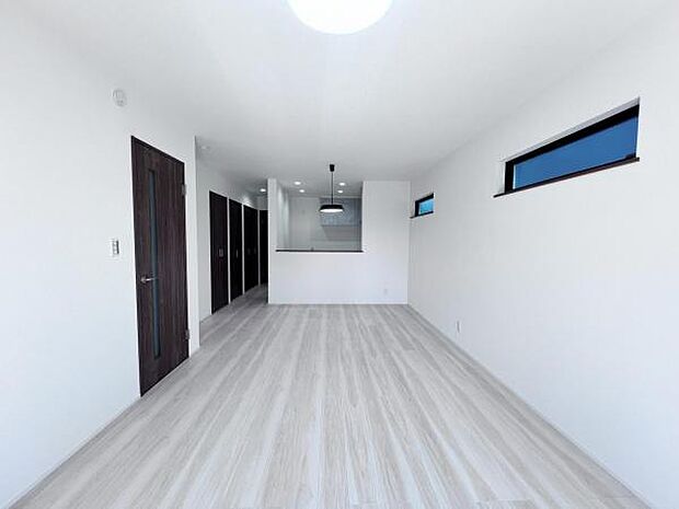 リビングダイニングになります。ご家族そろっての素敵な空間になりそうですね。