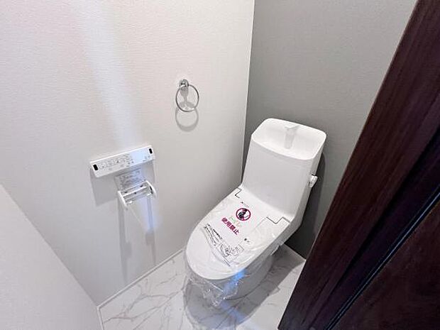 各階にトイレを設けており、ご家族が揃う時もゆとりをもってご利用いただけます。