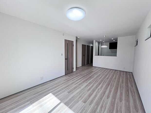 リビングダイニングになります。ご家族そろっての素敵な空間になりそうですね。