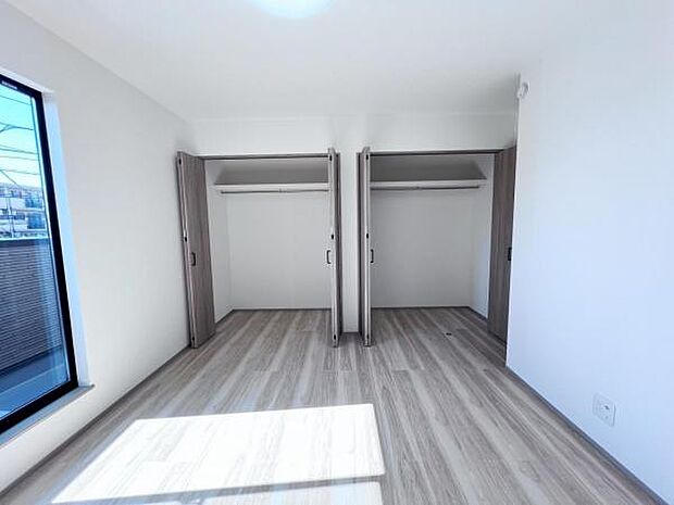 いつでもお部屋をスッキリお使い頂ける収納スペースを設置。