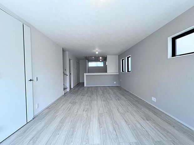 リビングダイニングになります。ご家族そろっての素敵な空間になりそうですね。