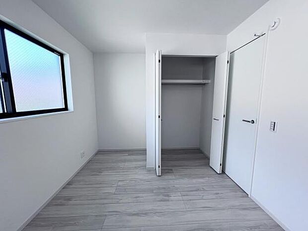 いつでもお部屋をスッキリお使い頂ける収納スペースを設置。