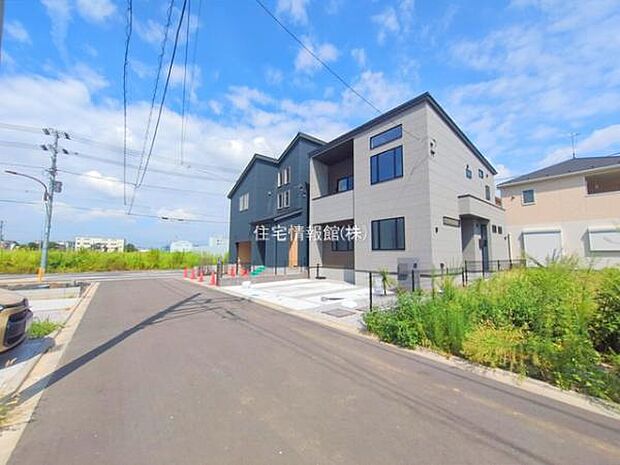 前面道路を含めた現地写真です。