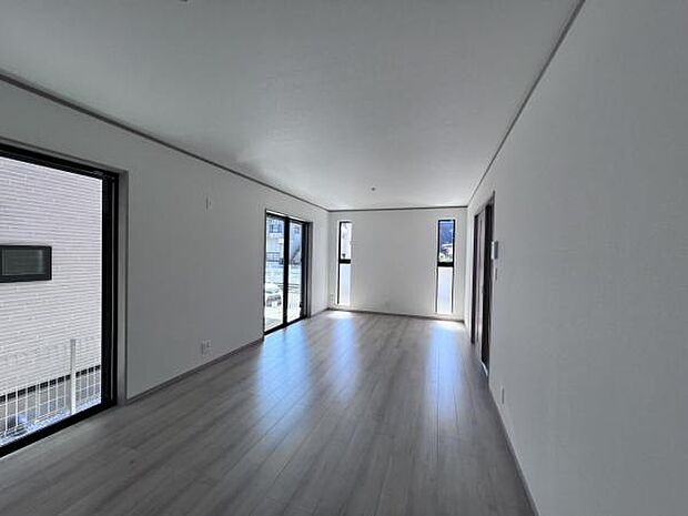 リビングダイニングになります。ご家族そろっての素敵な空間になりそうですね。