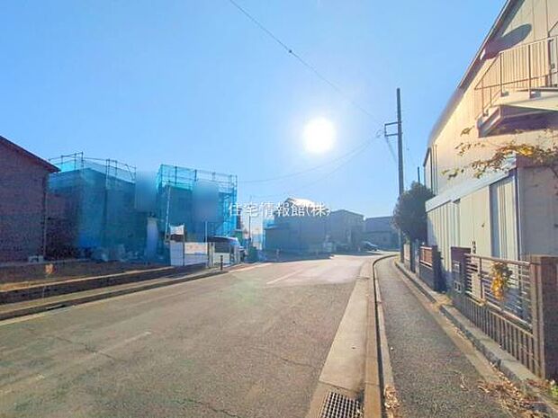 前面道路を含めた現地写真です。