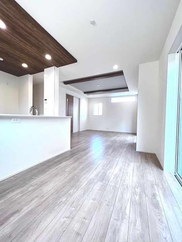 【リビングダイニングキッチン】