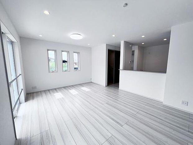 暖かな日差しが差し込むリビングダイニングです。