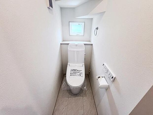 各階にトイレを設けており、ご家族が揃う時もゆとりをもってご利用いただけます。