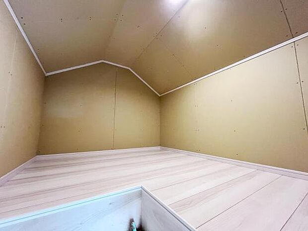 小屋裏収納付きでお家全体が片付きますね