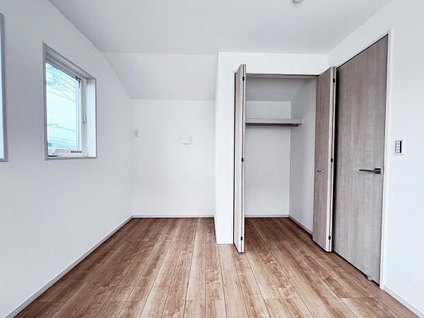 中の物を確認しやすく、取り出しやすい収納スペース。お部屋を広々とお使いいただけます。