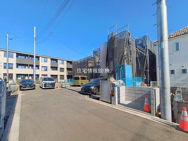 前面道路を含めた現地写真です。