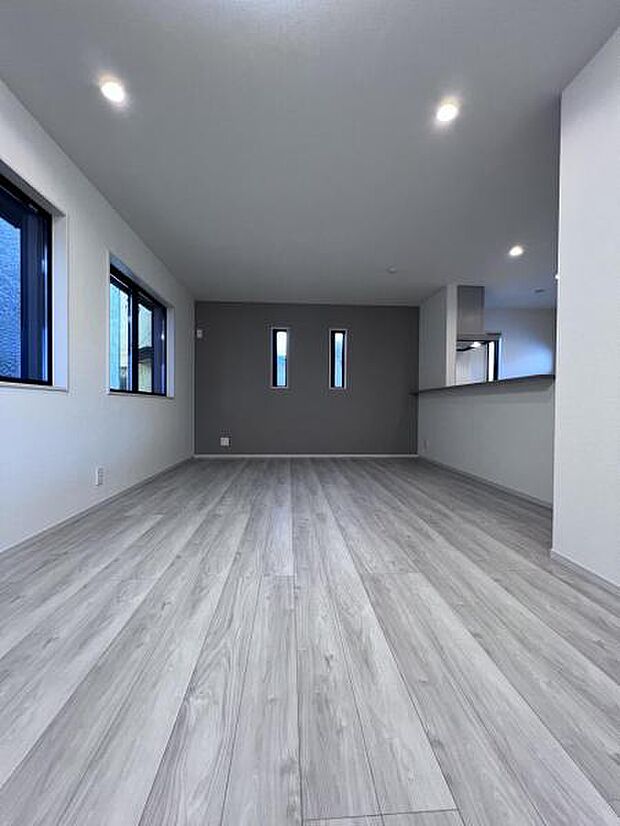 【リビングダイニング】