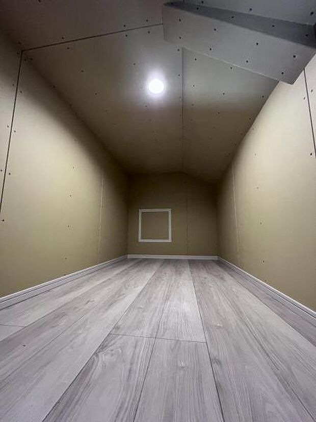 【小屋裏収納】