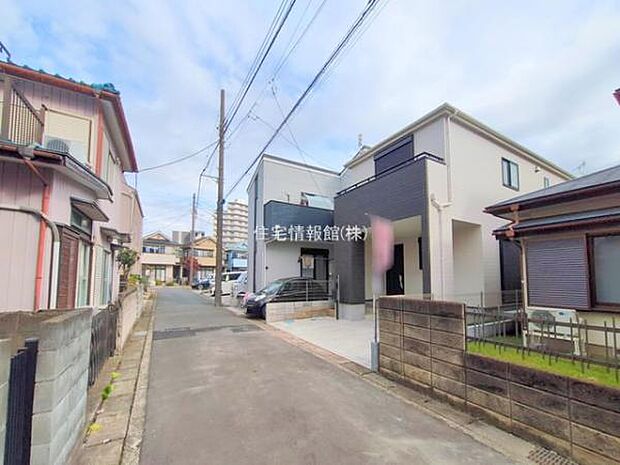 前面道路を含めた現地写真です。