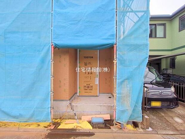 前面道路を含めた現地写真です。