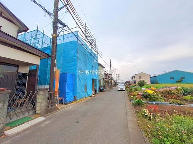 前面道路を含めた現地写真です。