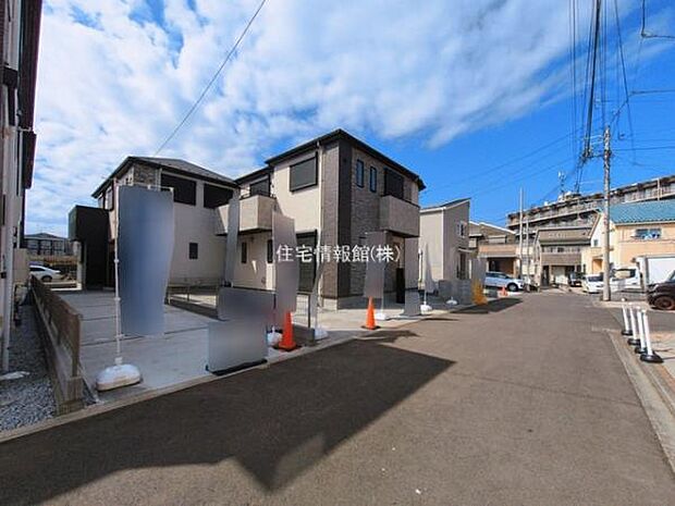 前面道路を含めた現地写真です。