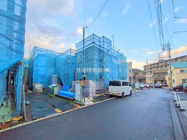 前面道路を含めた現地写真です。