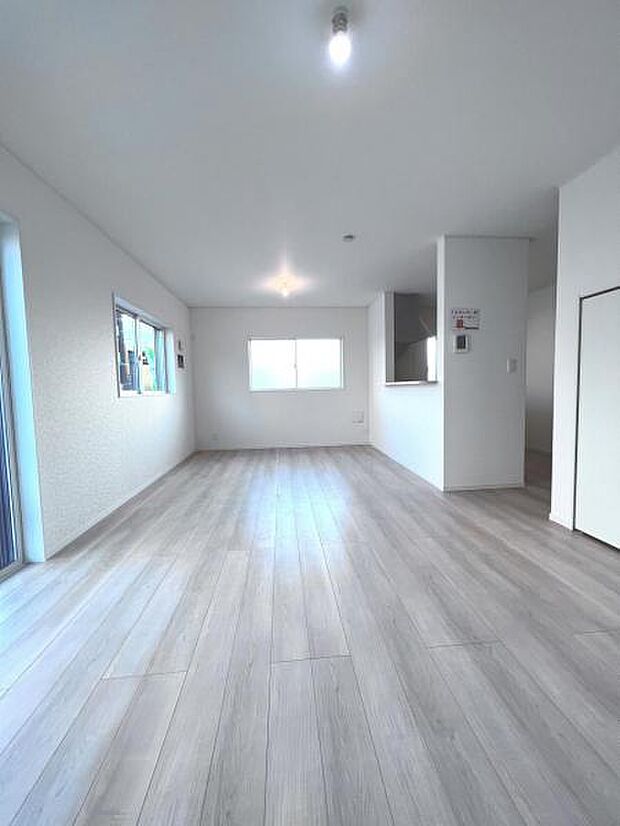 【リビングダイニングキッチン】