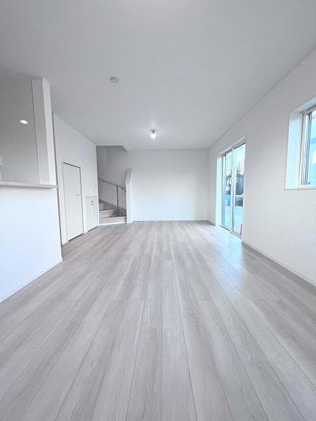 【リビングダイニング】