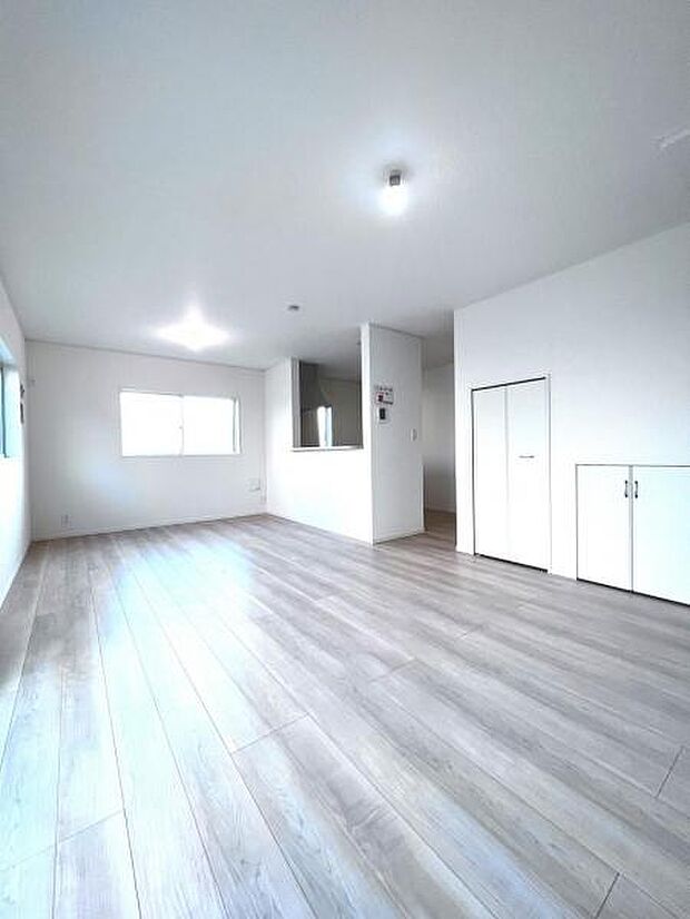 【リビングダイニングキッチン】