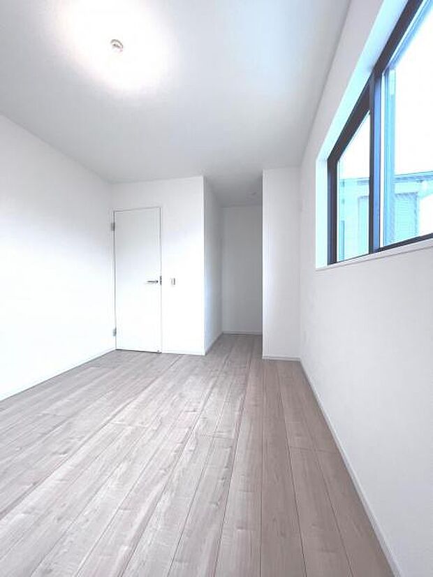 【洋室・ウォークイン・クローゼット】